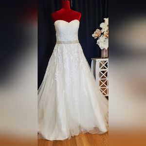 WEDDING DRESS  Size 20 Ivory color